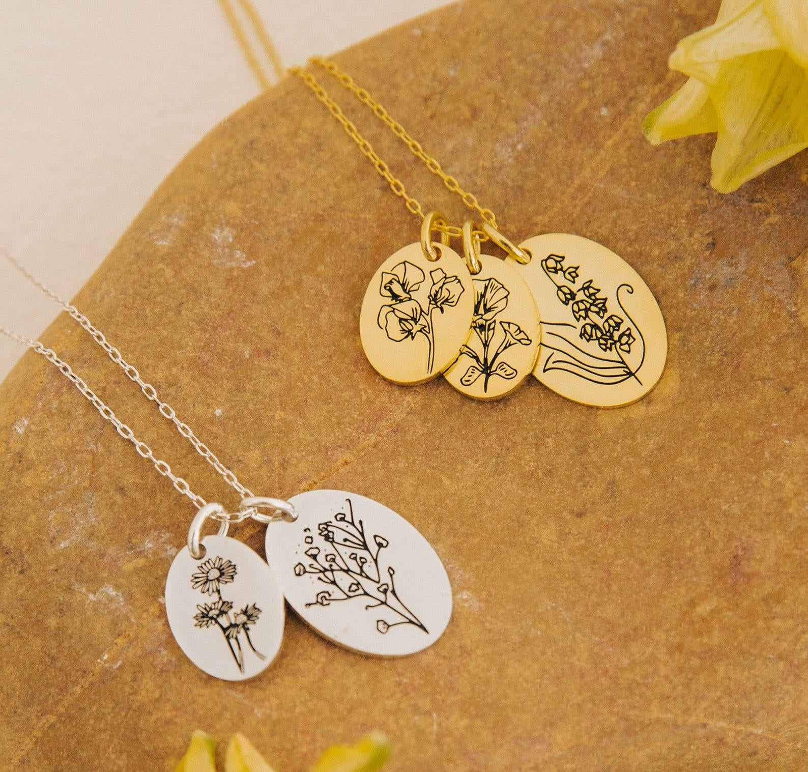 Personalized Flower Pendant Necklace for Mom