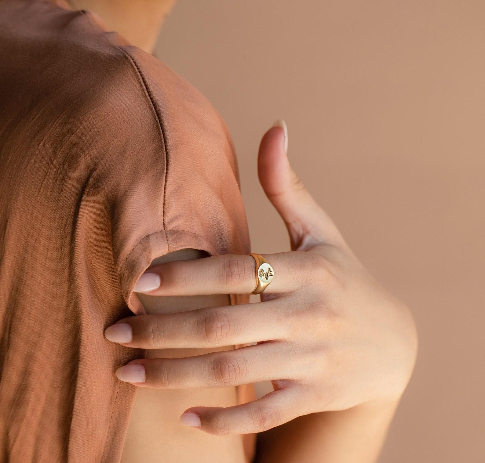 Custom Birth Flower Signet Ring for Moms