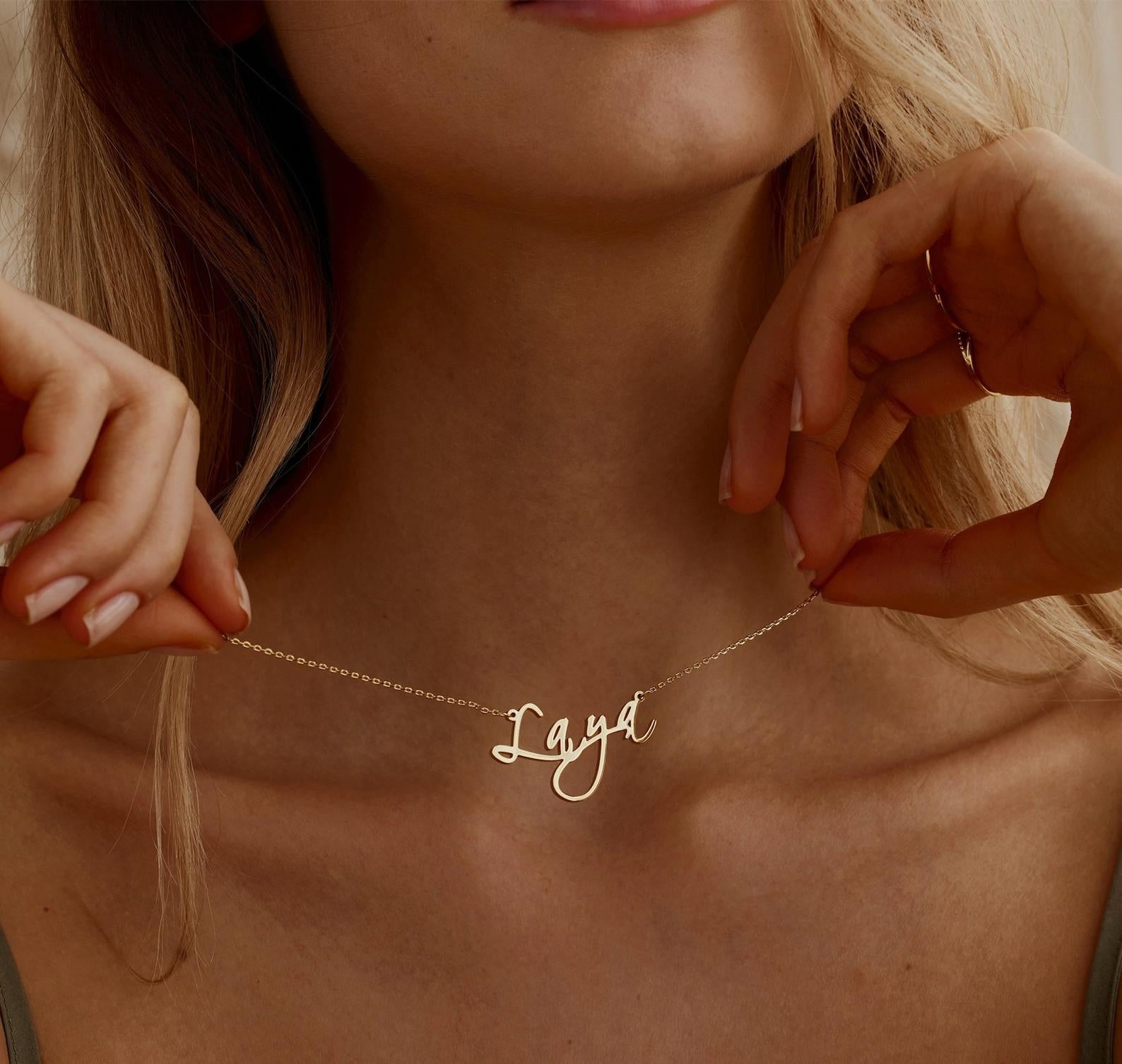 Personalized Dainty Name Necklace for Mom