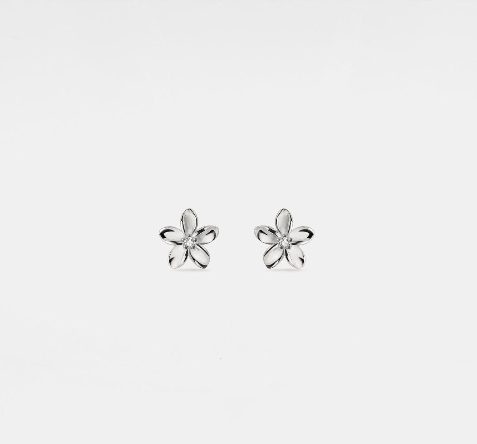 Dainty Gold Flower Stud Earrings for Friends