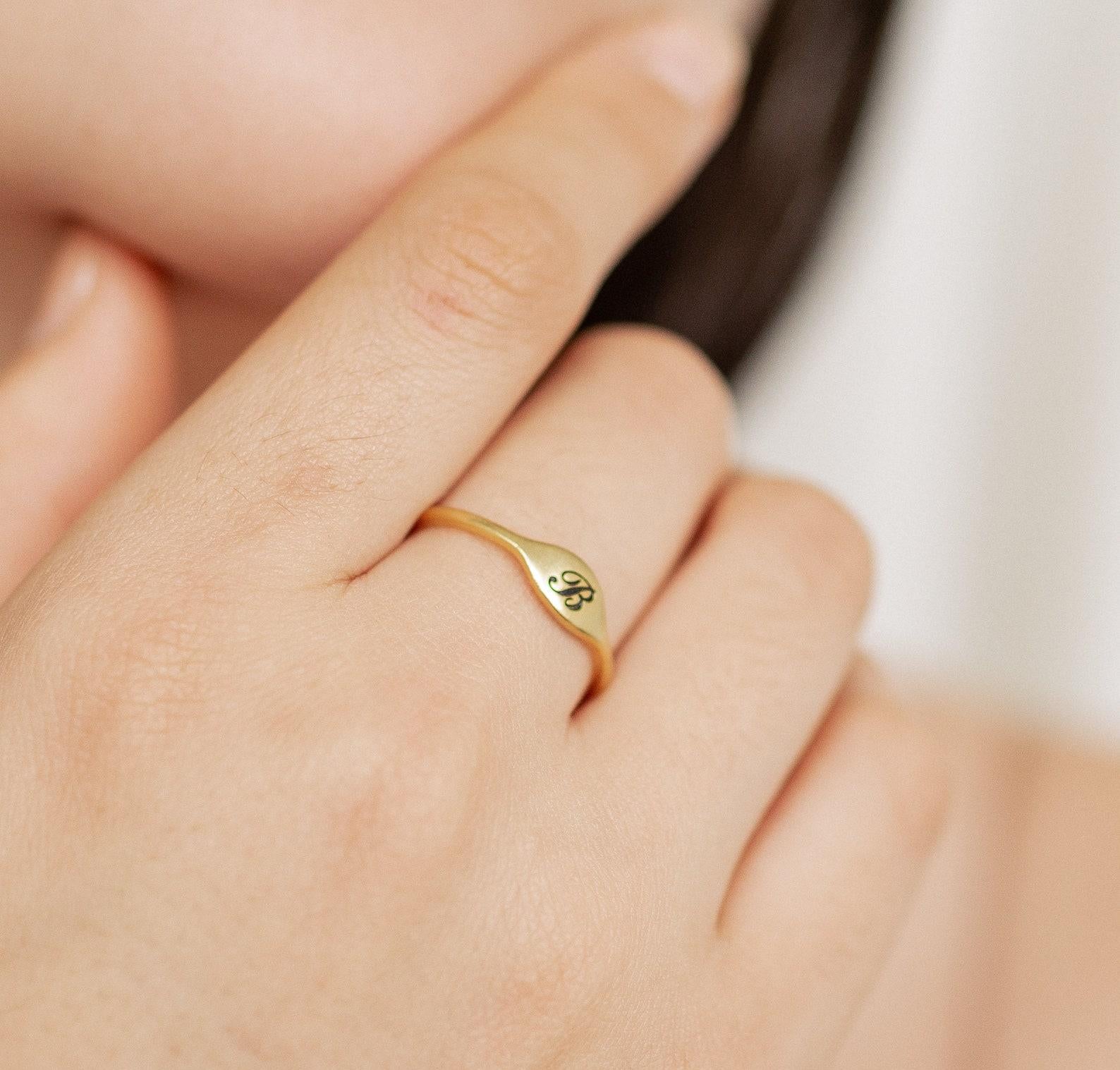 Personalized Curve Initial Ring