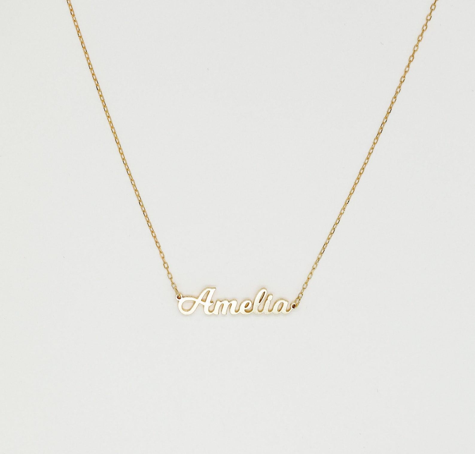 Minimalist Dainty Name Necklace for Mom