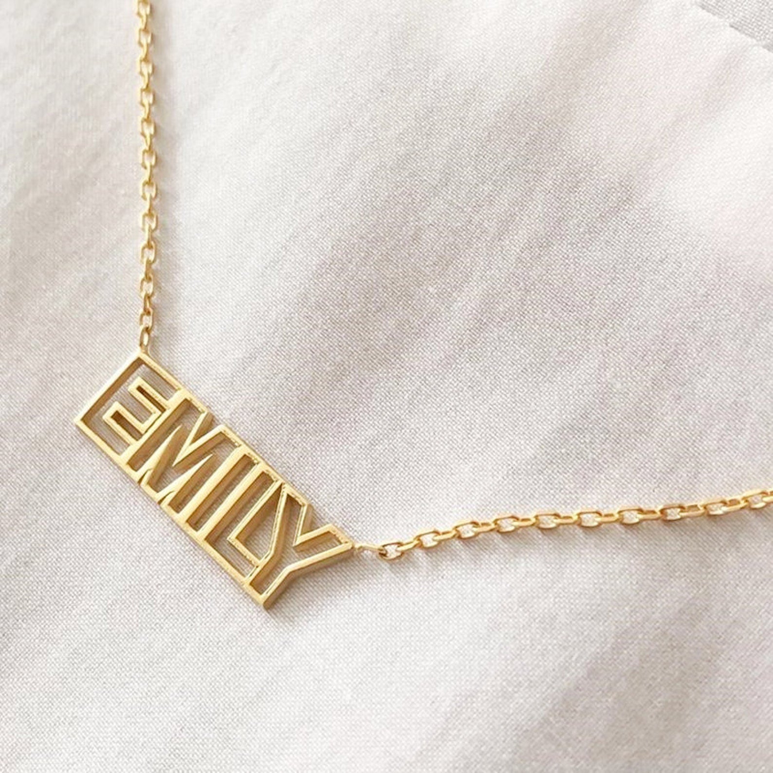 Personalized Name Pendant Necklace in Gold