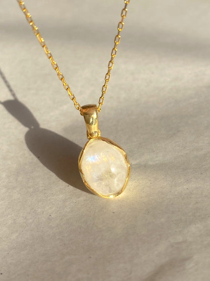 Dainty Moonstone Gemstone Necklace